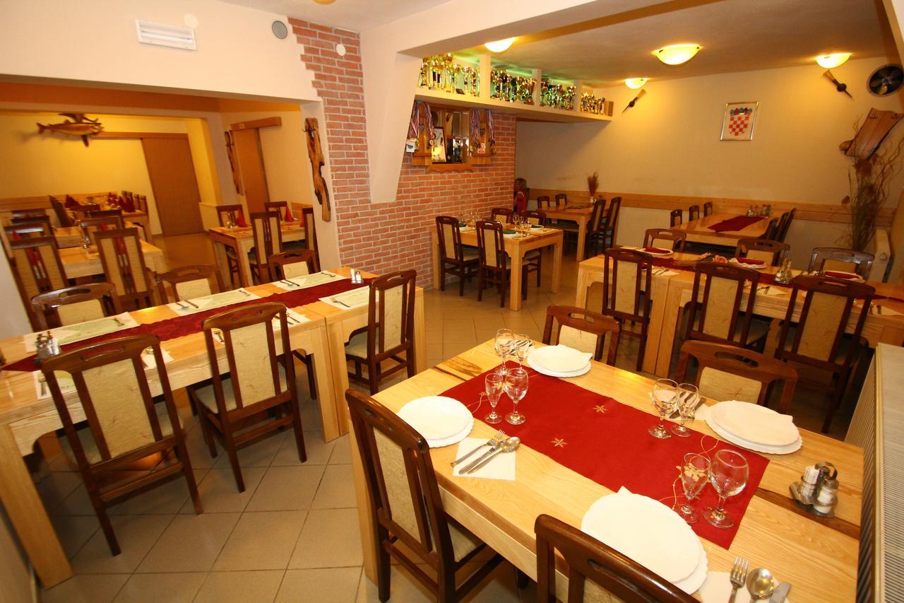 Kod Ribica Bed & Breakfast Jasenovac Exterior photo